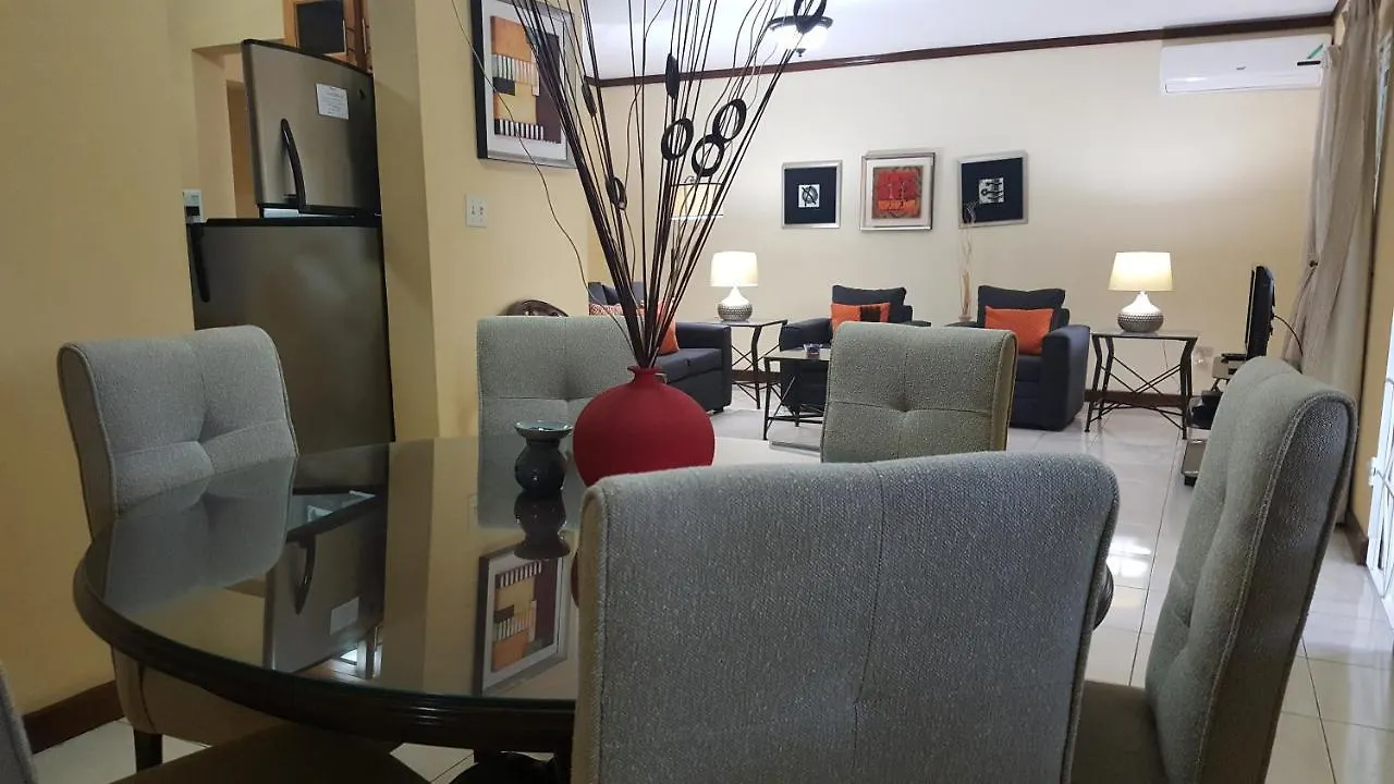 Apartamento Emerald Glades @ Eas Kingston