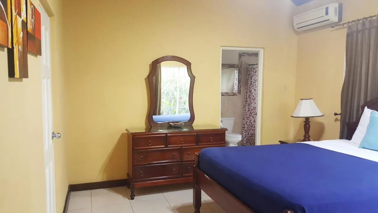 Emerald Glades @ Eas Kingston Apartamento